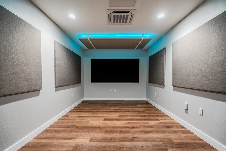 More Photos Of 10442 Burbank Blvd, North Hollywood Office For Sale