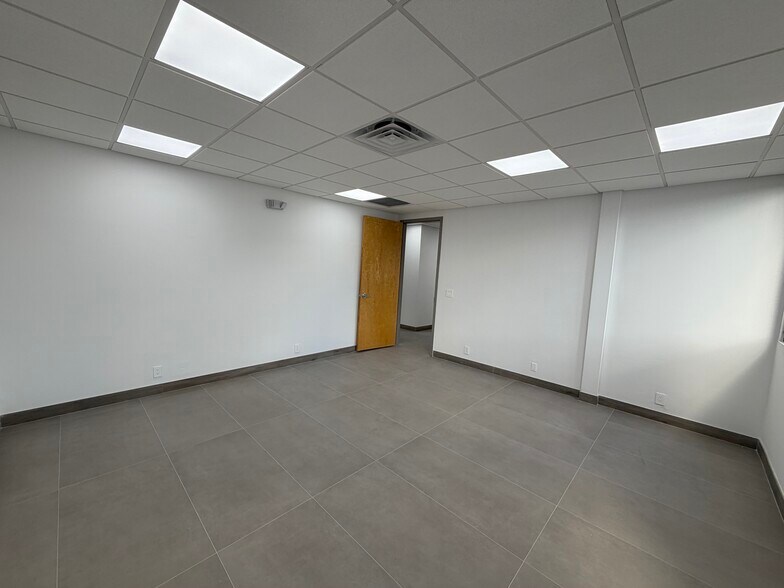 More Photos Of 5170 N Federal Hwy, Fort Lauderdale Storefront Retail Office For Lease