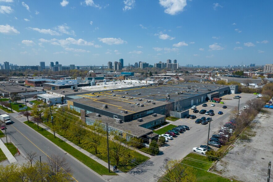 More Photos Of 100 Sunrise Av, Toronto Warehouse For Lease