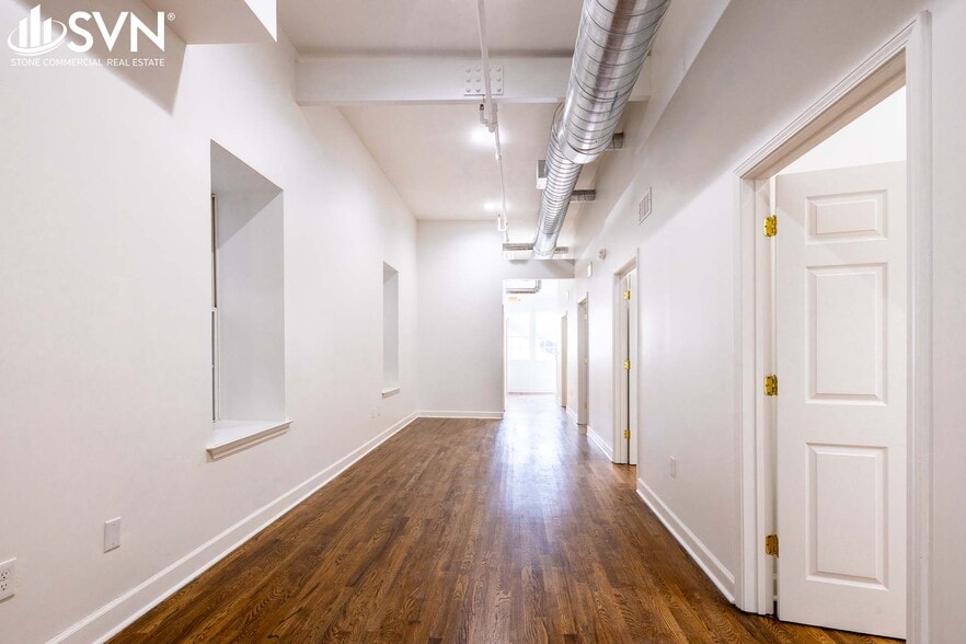 More Photos Of 127-129 W Main St, Lexington Storefront Retail Office For Lease