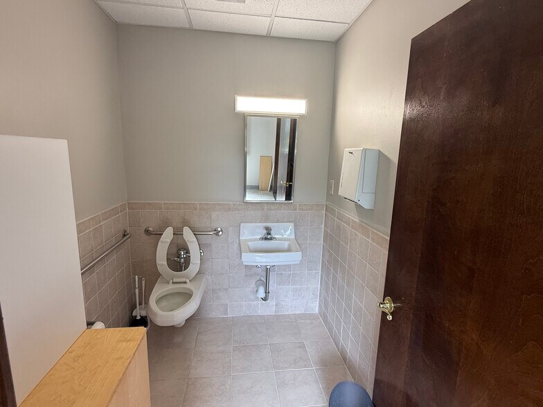 More Photos Of 144 Ivy Ln, King Of Prussia Medical For Sale
