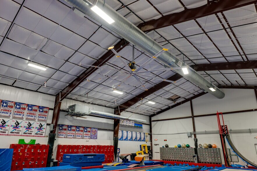 More Photos Of 2105 Ranch Road 620 S, Lakeway Freestanding For Lease