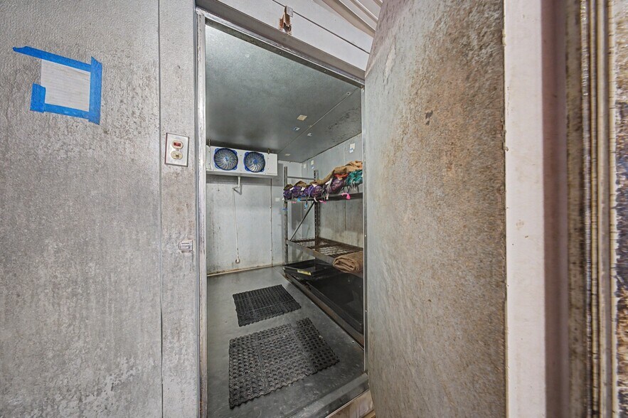 More Photos Of 1412 S Margaret Ave, Kirbyville Restaurant For Sale