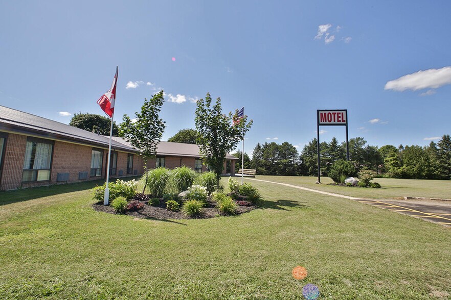 More Photos Of 112 King st, Palmerston Hotel For Sale