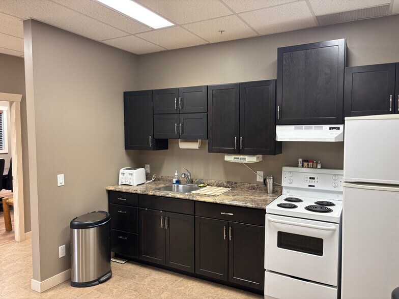 More Photos Of 285059 Frontier Rd, Rocky View No 44 Warehouse For Lease