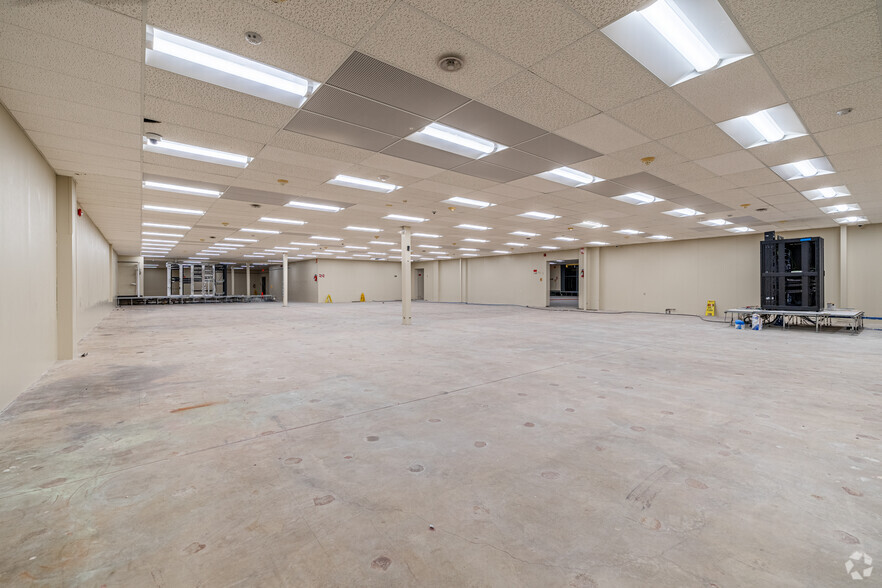 More Photos Of 2947 Executive Blvd, Mesquite Manufacturing For Sale