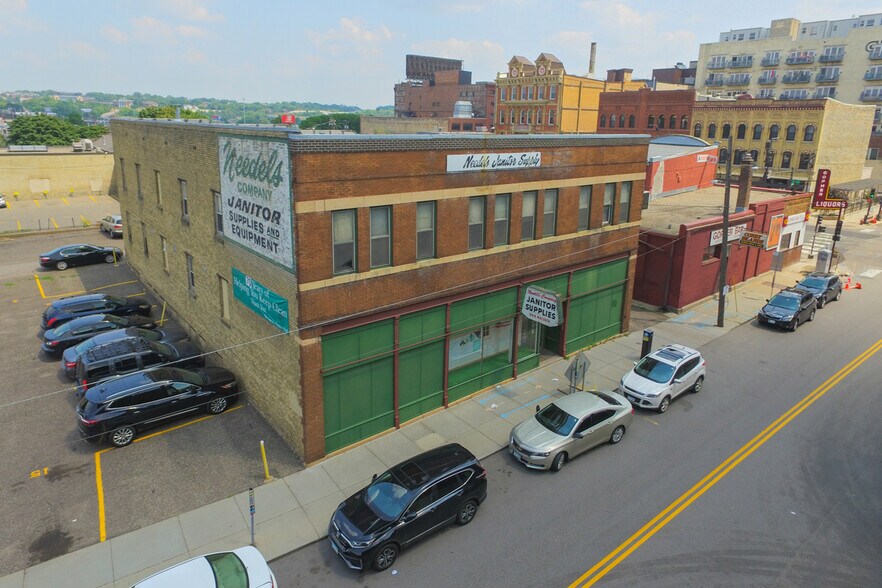 More Photos Of 444 Wacouta St, Saint Paul Showroom For Sale