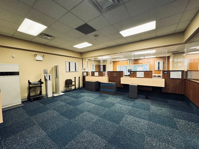 More Photos Of 5101 N Grand River Ave, Lansing Bank For Sale