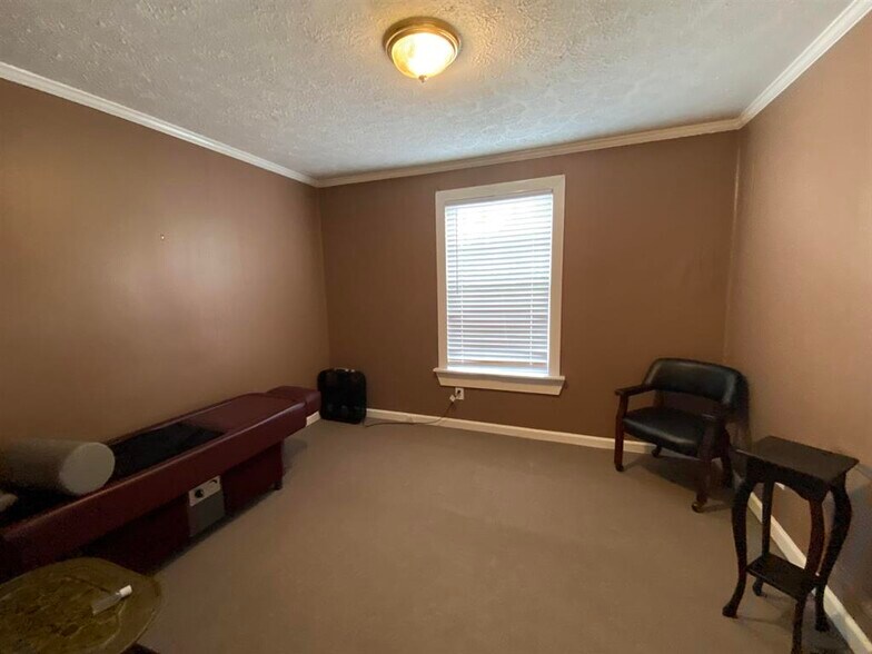 More Photos Of 102 1st St, Cochran Office For Sale