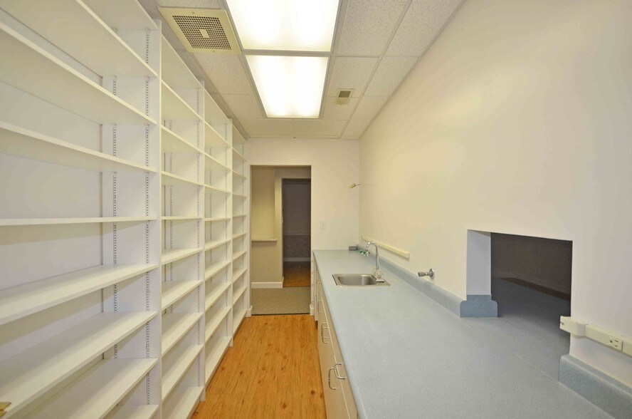 More Photos Of 556 Cynwood Dr, Easton Medical For Lease