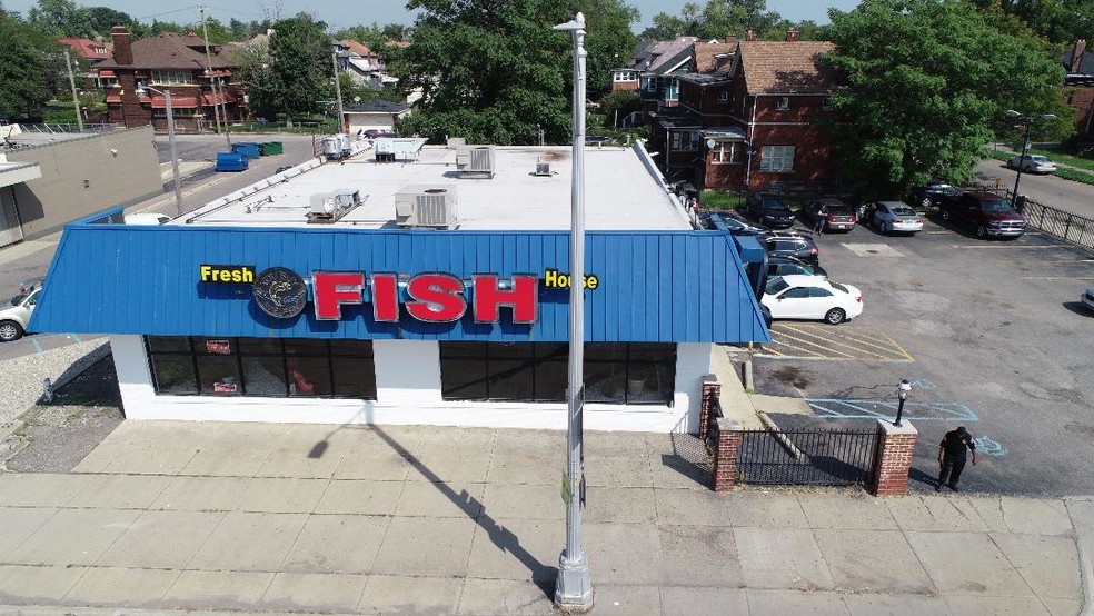 More Photos Of 11820 Woodward Ave, Highland Park Storefront For Sale