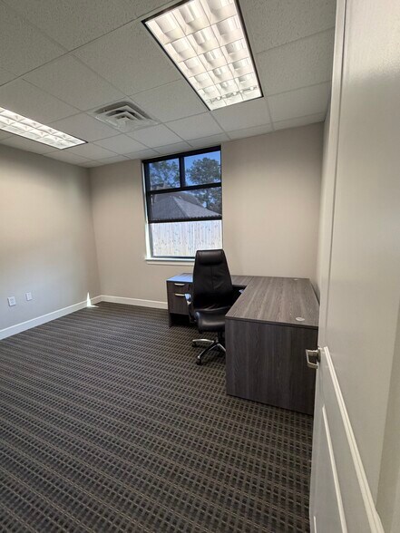 More Photos Of 633 E Fernhurst Dr, Katy Medical For Lease