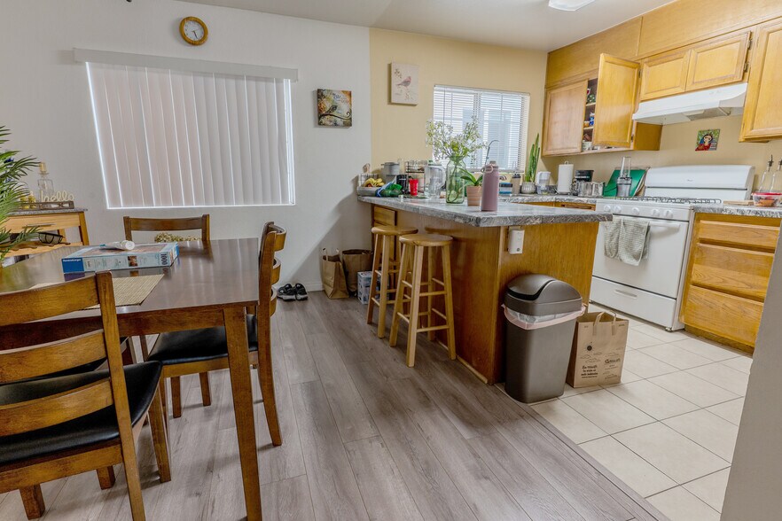 More Photos Of 6501 Woodley Ave, Lake Balboa Apartments For Sale