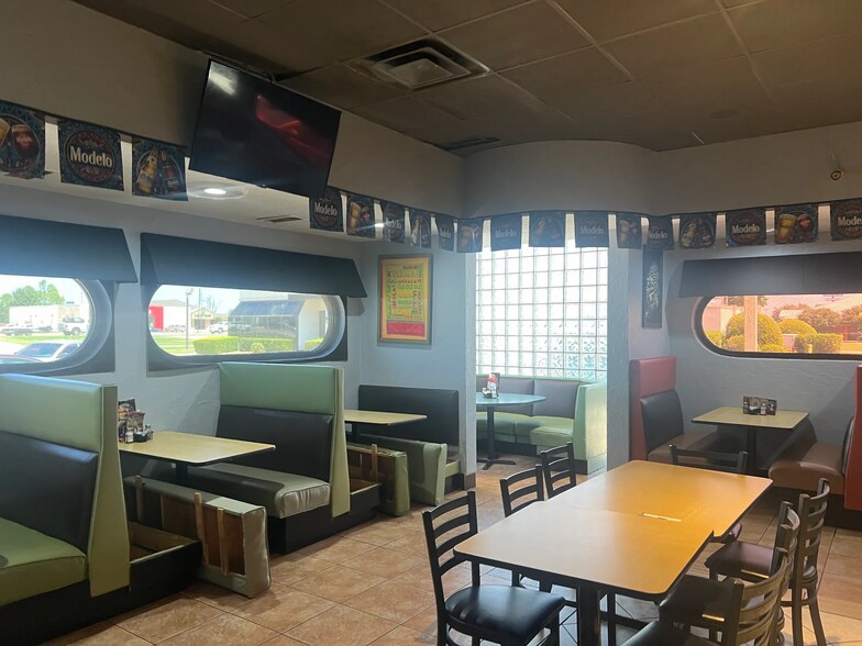 More Photos Of 637 NW 32nd St, Newcastle Restaurant For Sale