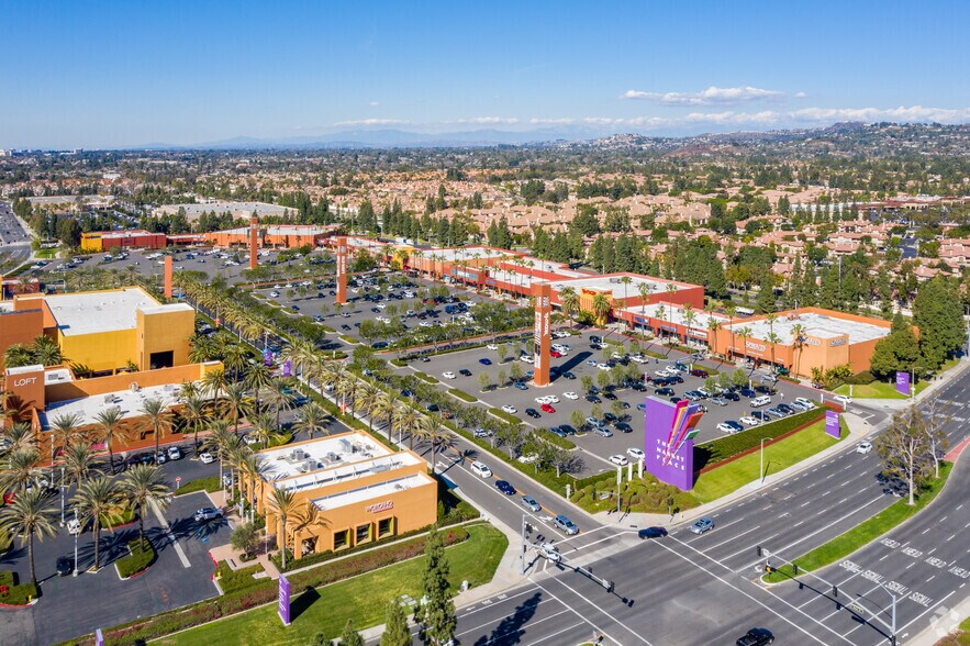 More Photos Of 2915-3011 El Camino Real, Tustin Unknown For Lease