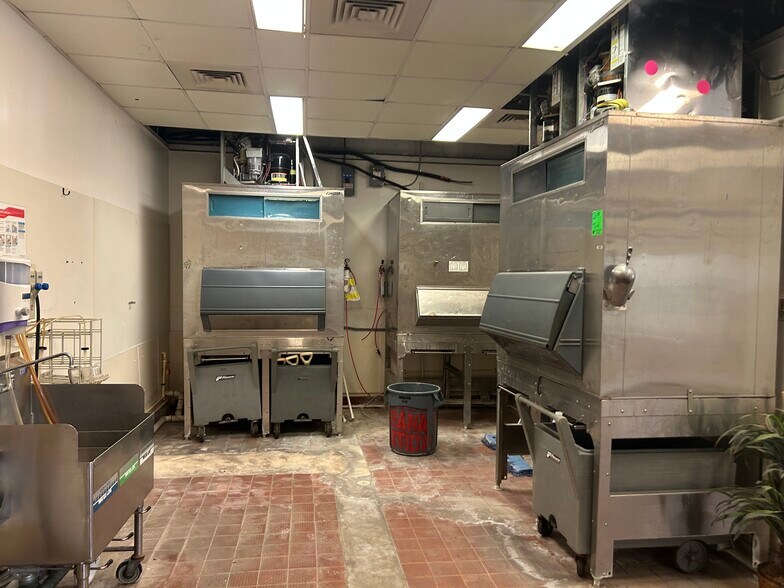 More Photos Of 174 NW 9th ave, Mulberry Distribution For Sale