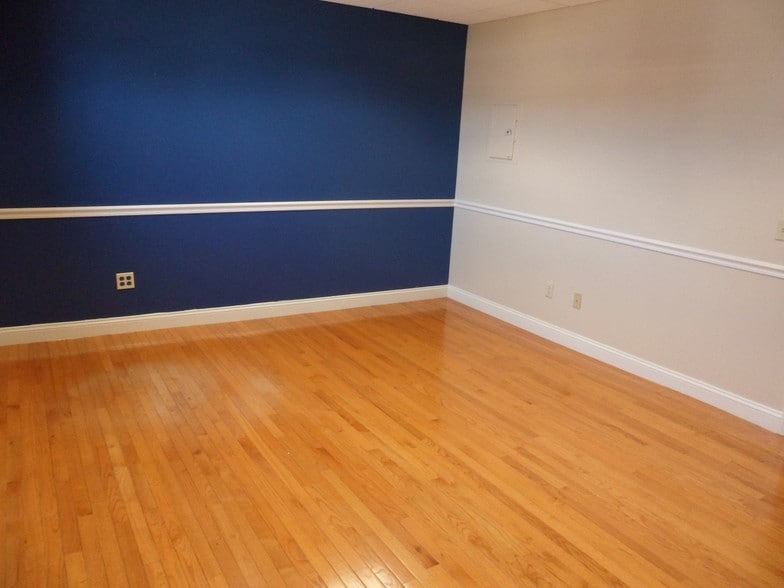 More Photos Of 960 Reservoir Ave, Cranston Office For Lease