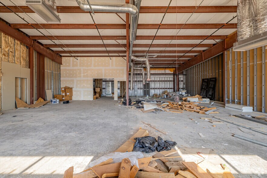 More Photos Of 8000-8022 NW 39th Expressway, Bethany Freestanding For Lease