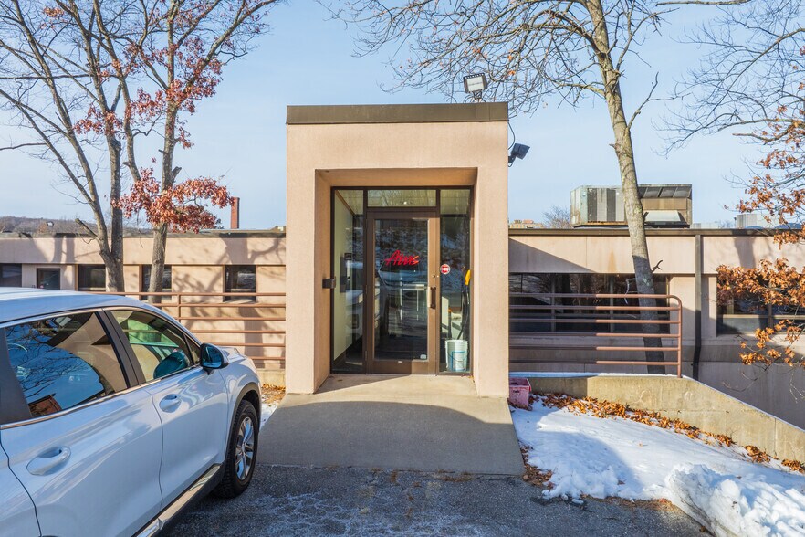 More Photos Of 60 Fremont St, Worcester Warehouse For Lease