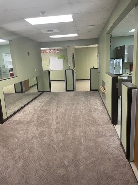 More Photos Of 4308 N Quinlan Park Rd, Austin Storefront Retail Office For Sale