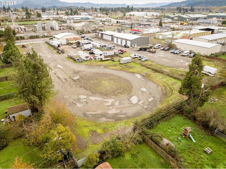 More Photos Of 364 28th St, Springfield Freestanding For Sale