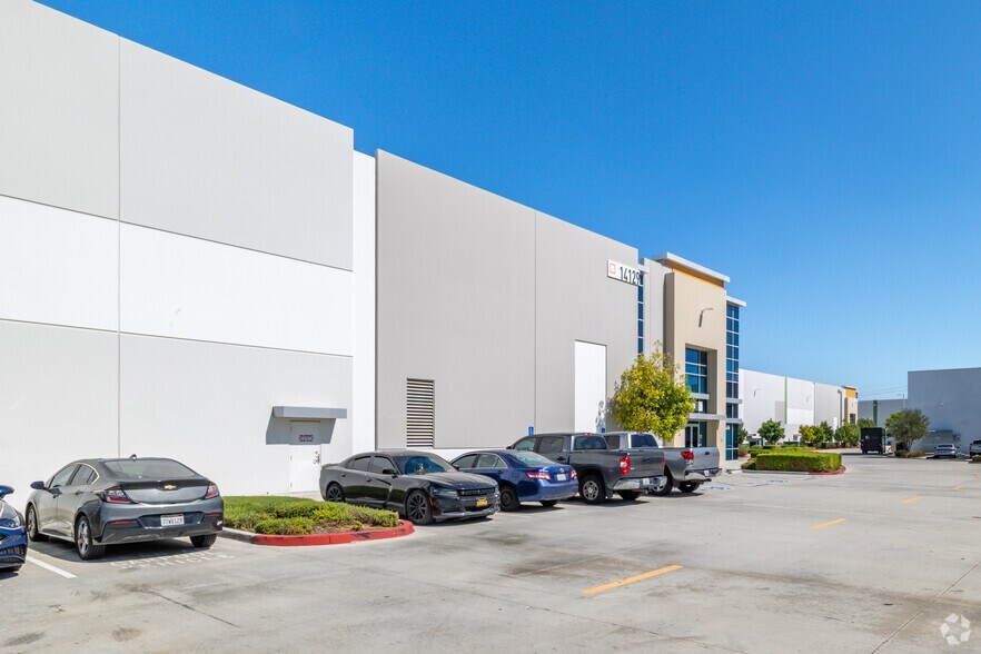 More Photos Of 14129 The Merge St, Eastvale Industrial For Lease