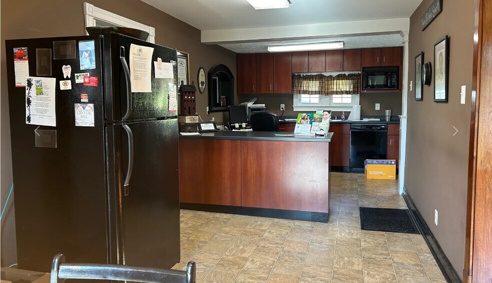 More Photos Of 1046 Veterans Memorial Hwy, Scottsville Office For Sale