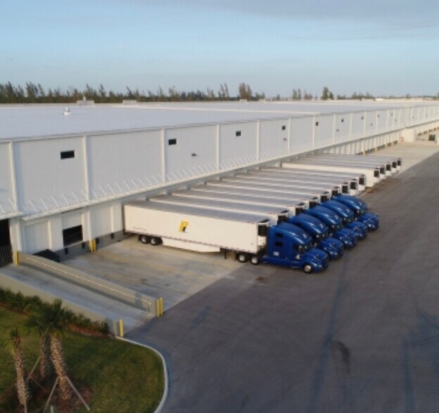 More Photos Of 15002 NW 107th Ave, Hialeah Gardens Distribution For Lease