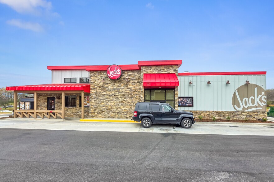 More Photos Of 332 25th NE st, Cleveland Fast Food For Sale