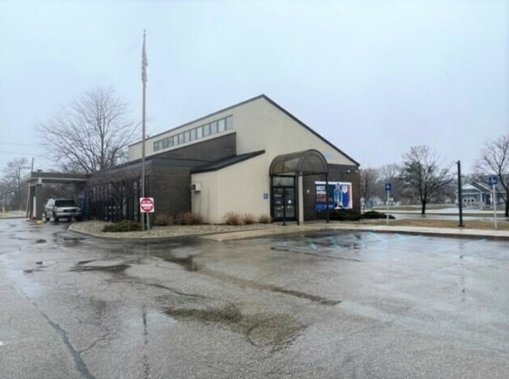 More Photos Of 2424 E Apple Ave, Muskegon Bank For Sale