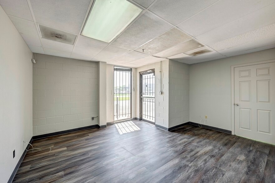 More Photos Of 9110 Meadow Vista Blvd, Houston Warehouse For Lease