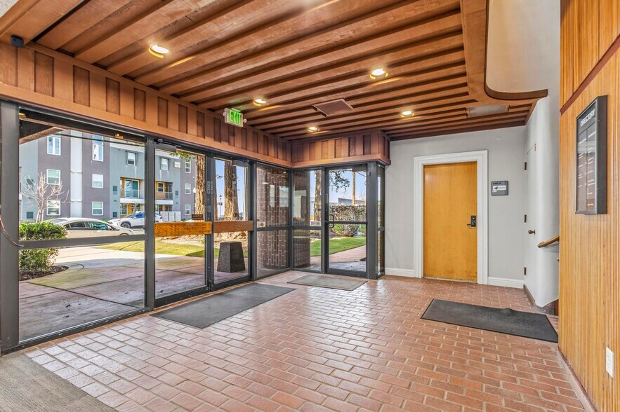 More Photos Of 2555 3rd St, Sacramento Office For Lease