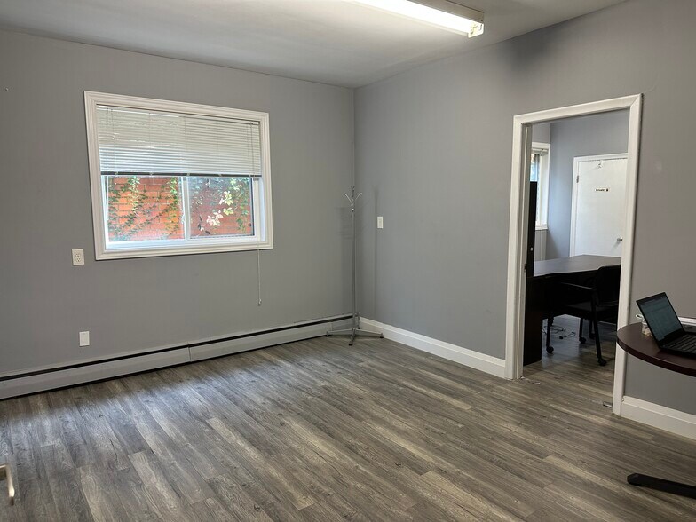 More Photos Of 70 King St E, Hamilton Storefront For Sale