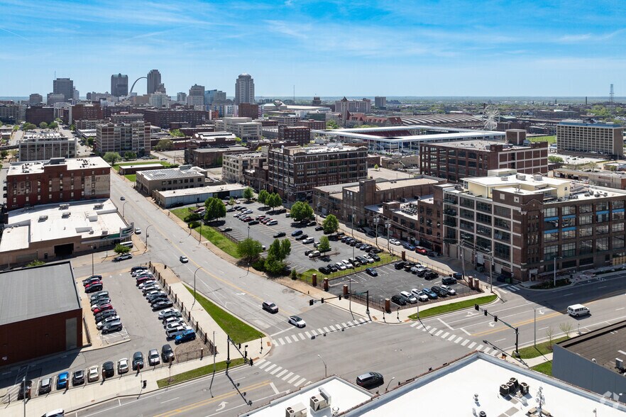 More Photos Of 2311-2315 Locust St, Saint Louis Office For Lease