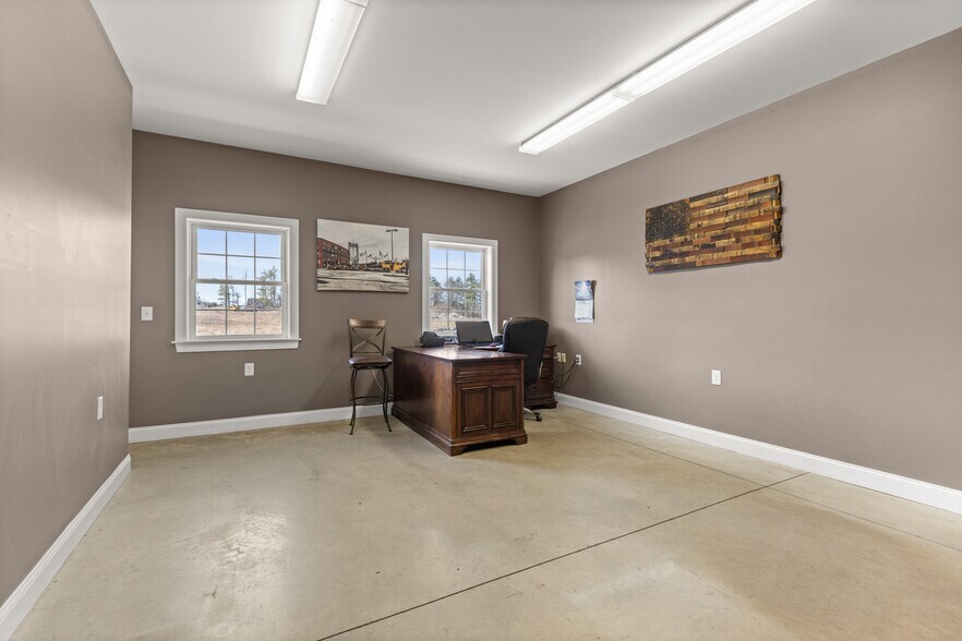 More Photos Of 381 Portland St, Berwick Service For Lease