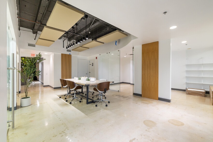 More Photos Of 1680 Meridian Ave, Miami Beach Office For Lease