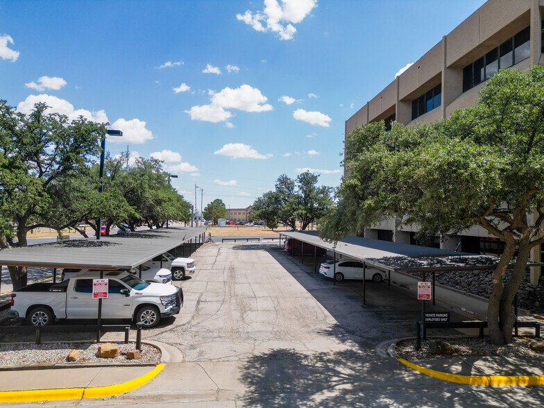 More Photos Of 125 W Missouri Ave, Midland Office For Sale