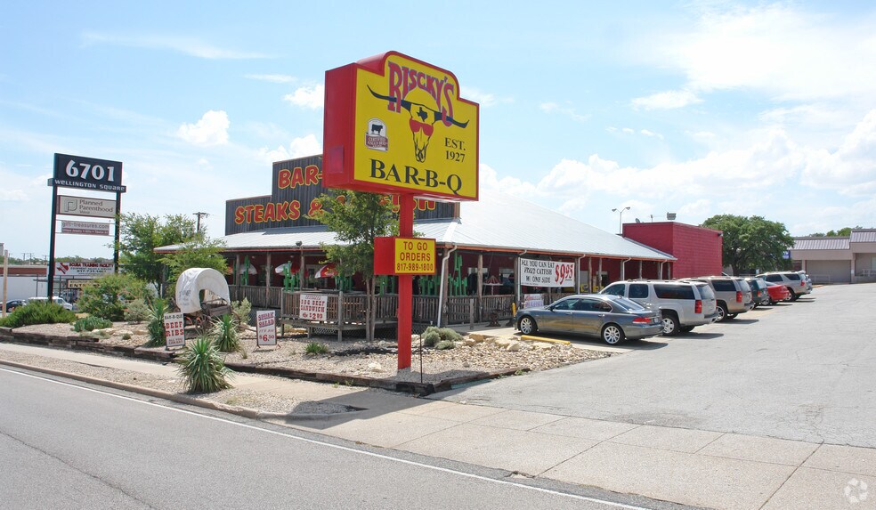 More Photos Of 6701-6775 Camp Bowie Blvd, Fort Worth Unknown For Lease