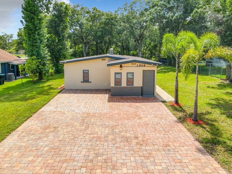 More Photos Of 1906 Murdock Blvd, Orlando Office For Lease