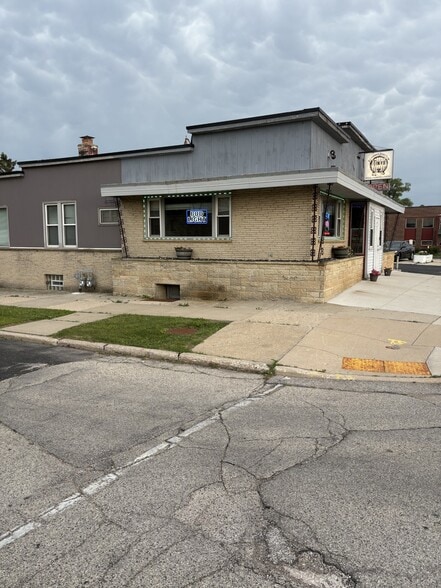 More Photos Of 5832-40 S Packard Ave, Cudahy Restaurant For Sale