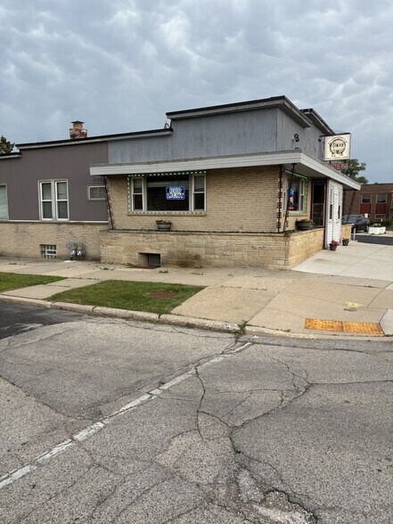 More Photos Of 5832-40 S Packard Ave, Cudahy Restaurant For Sale
