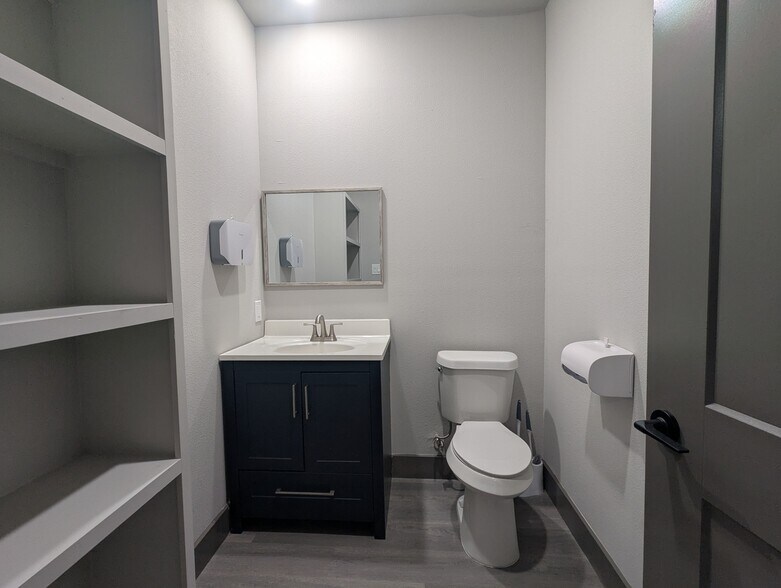 More Photos Of 7245 FM 1006 Rd, Orange Warehouse For Lease