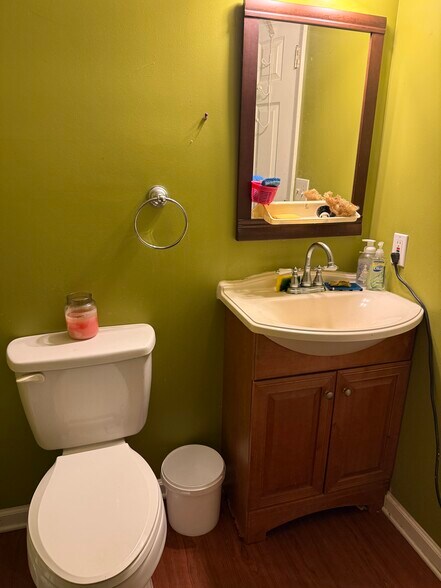 More Photos Of 3147 Shallowford Rd, Atlanta Office For Sale