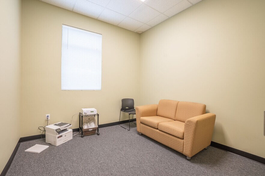 More Photos Of 227 Monogard Dr, Manchester Medical For Sale