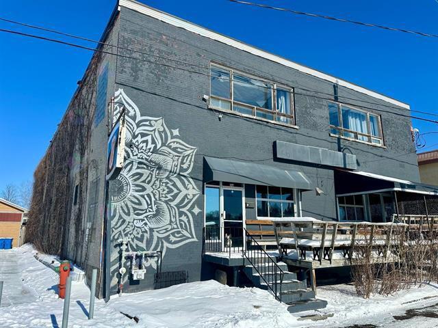 Primary Photo Of 156-158 Léopold Rue, Cowansville General Retail For Sale
