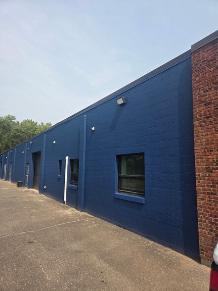 More Photos Of 270 Brewer St, East Hartford Warehouse For Lease
