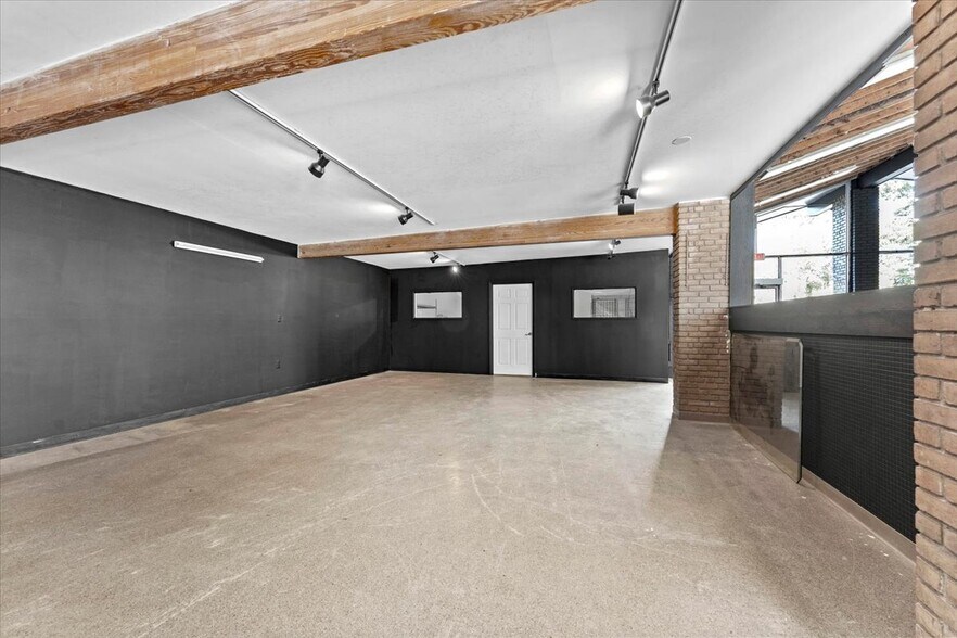 More Photos Of 7560 Macomb St, Grosse Ile Storefront Retail Office For Sale