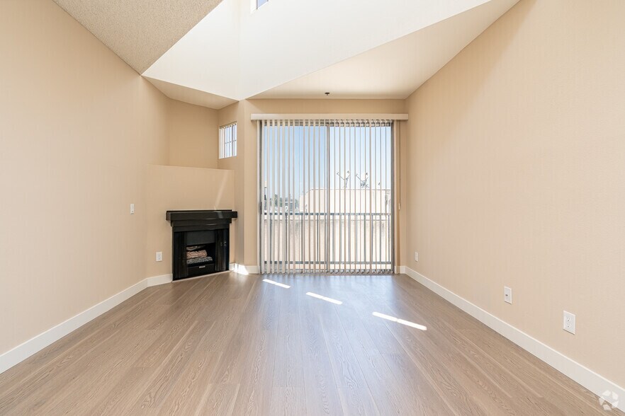 More Photos Of 10621 Valley Spring Ln, North Hollywood Apartments For Sale