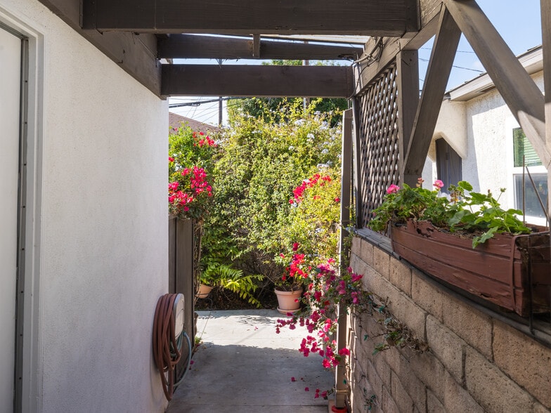 More Photos Of 4381-4385 Overland Ave, Culver City Office Residential For Sale