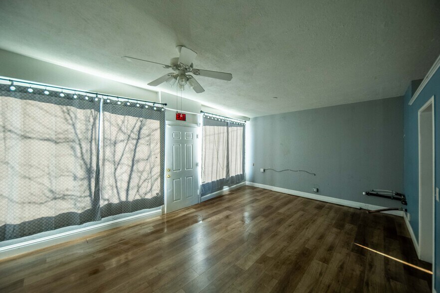 More Photos Of 115 E Walnut St, Lodi Freestanding For Sale